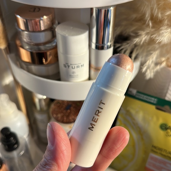 Merit Day Glow Dewy Highlighting Balm - Picture 3 of 3